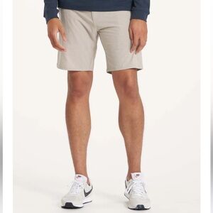 NEW Vuori Aim Shorts Khaki Men’s Size 32